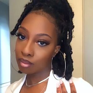 Meet your Posher, Folake